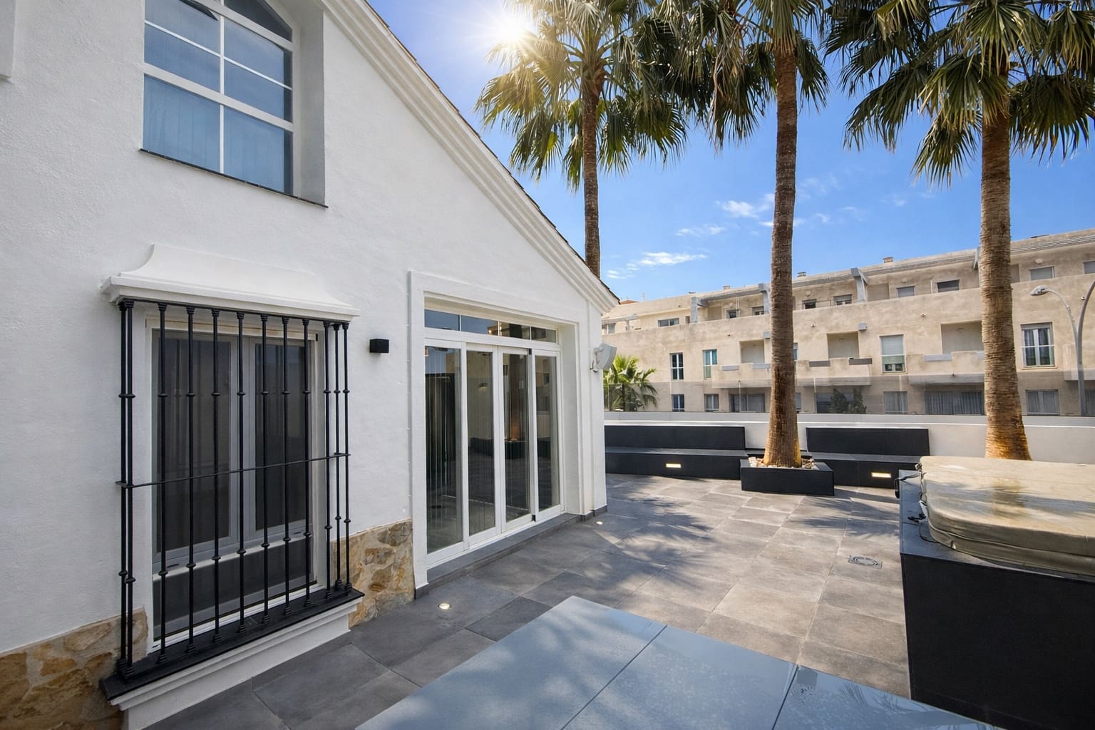 3 bedroom Villa for rent in Mijas Costa with pool garage - € 3,500 (Ref: 9742956)