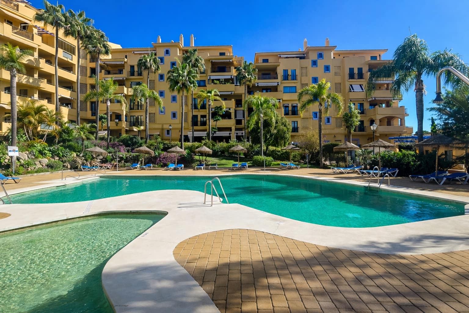3 bedroom Apartment for sale in Marbella - € 695,000 (Ref: 9743018)