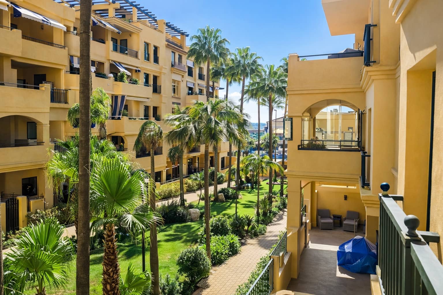 3 bedroom Apartment for sale in Marbella - € 695,000 (Ref: 9743018)