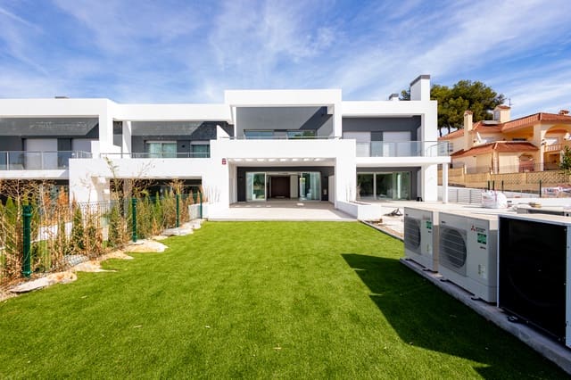 Adosado de 3 habitaciones en Marbella en venta con piscina - 1.100.000 € (Ref: 9745081)