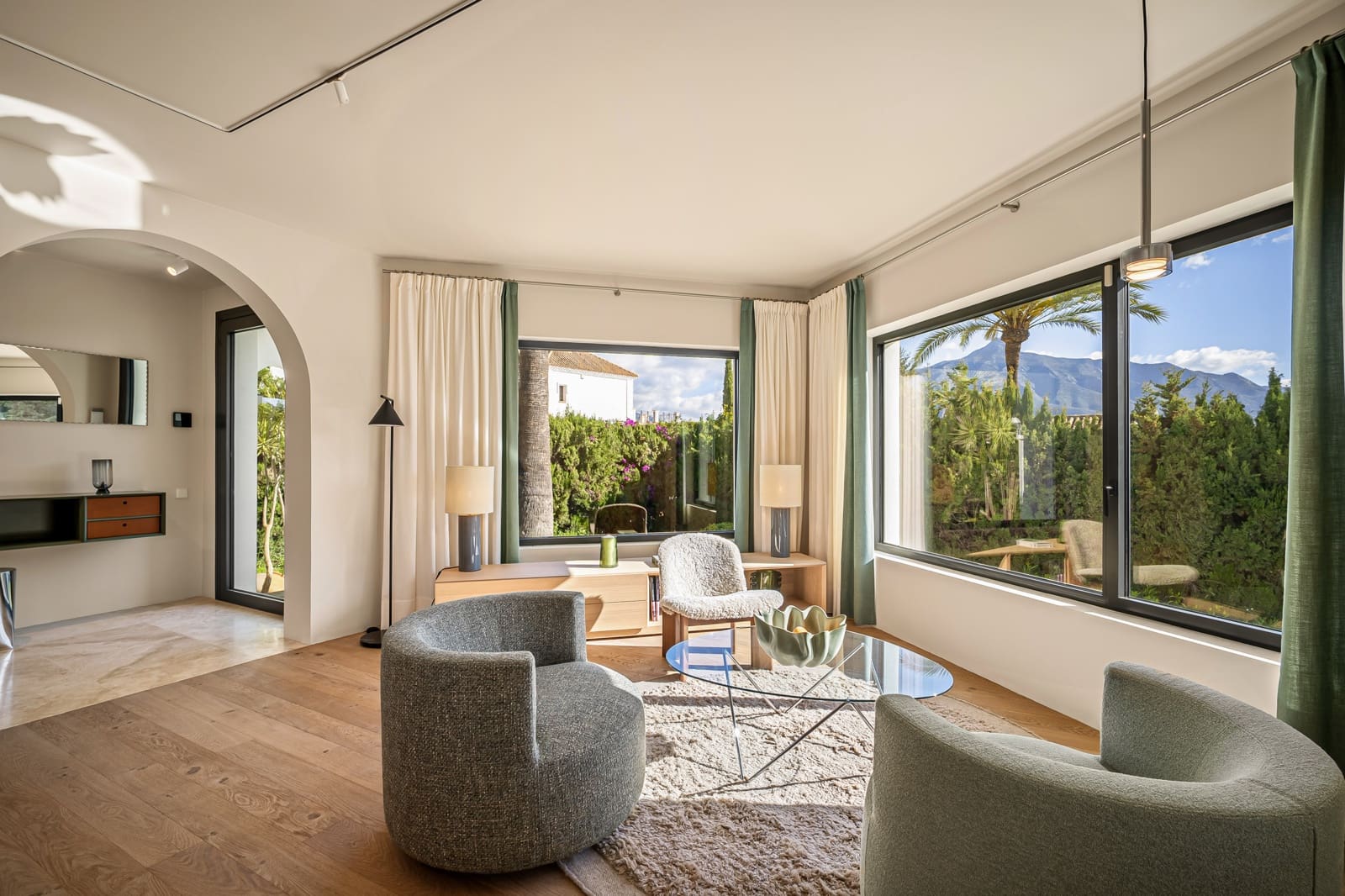 4 bedroom Villa for sale in Nueva Andalucia with pool garage - € 3,100,000 (Ref: 9745137)