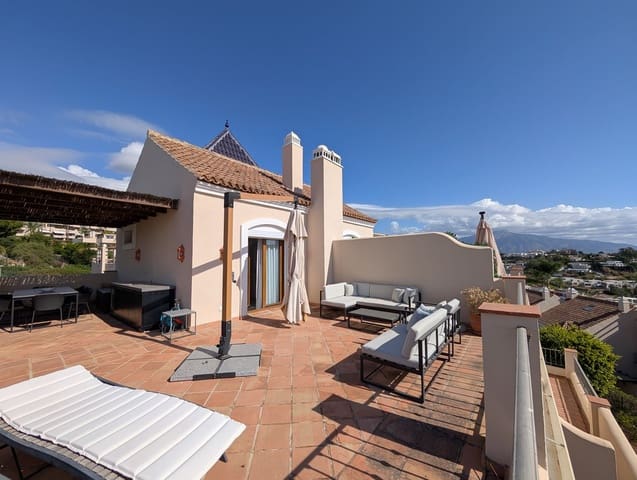 4 slaapkamer Halfvrijstaande villa te koop in El Paraiso, Estepona met zwembad garage - € 945.000 (Ref: 9747135)