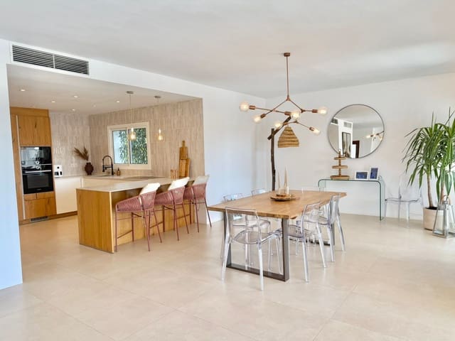 Chalet de 4 habitaciones en Mijas Costa, Mijas en venta con piscina - 1.320.000 € (Ref: 9749322)