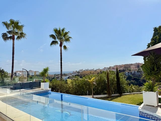 Chalet de 4 habitaciones en Mijas Costa, Mijas en venta con piscina - 1.320.000 € (Ref: 9749322)