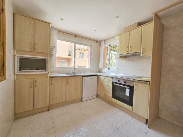 4 soveværelse Semi-Rækkehus til salg i Nueva Andalucia, Marbella - € 599.000 (Ref: 9800782)