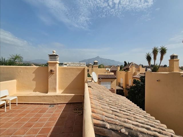 4 soveværelse Semi-Rækkehus til salg i Nueva Andalucia, Marbella - € 599.000 (Ref: 9800782)