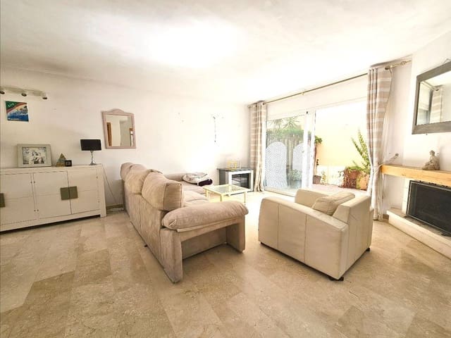 4 soveværelse Semi-Rækkehus til salg i Nueva Andalucia, Marbella - € 599.000 (Ref: 9800782)