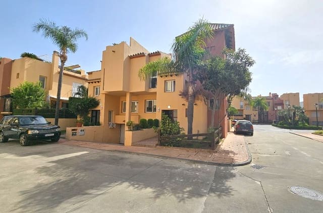 4 soveværelse Semi-Rækkehus til salg i Nueva Andalucia, Marbella - € 599.000 (Ref: 9800782)