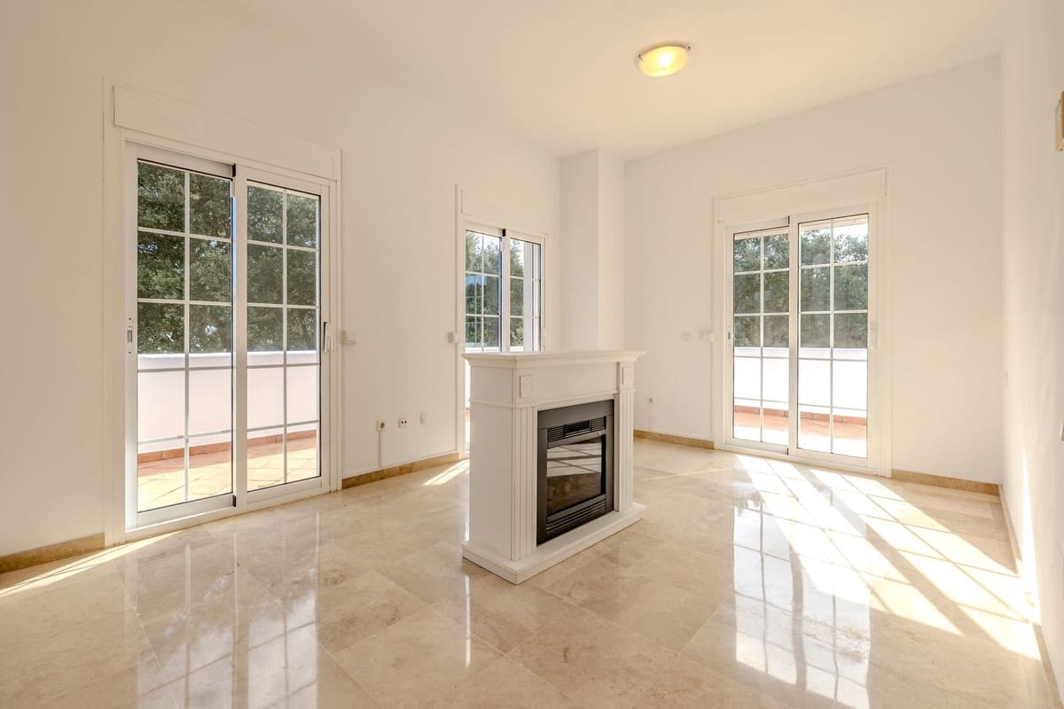 Chalet de 4 habitaciones en San Roque en venta con piscina - 1.595.000 € (Ref: 9813553)