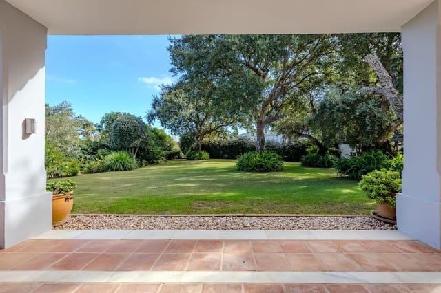 Chalet de 4 habitaciones en San Roque en venta con piscina - 1.595.000 € (Ref: 9813553)