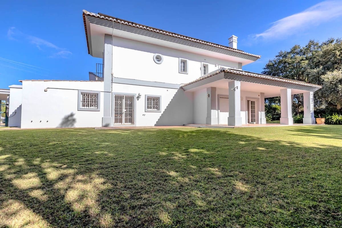 Chalet de 4 habitaciones en San Roque en venta con piscina - 1.595.000 € (Ref: 9813553)
