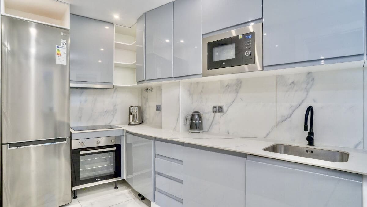 2 Zimmer Apartment zu verkaufen in Nueva Andalucia mit Pool - 449.950 € (Ref: 9816639)