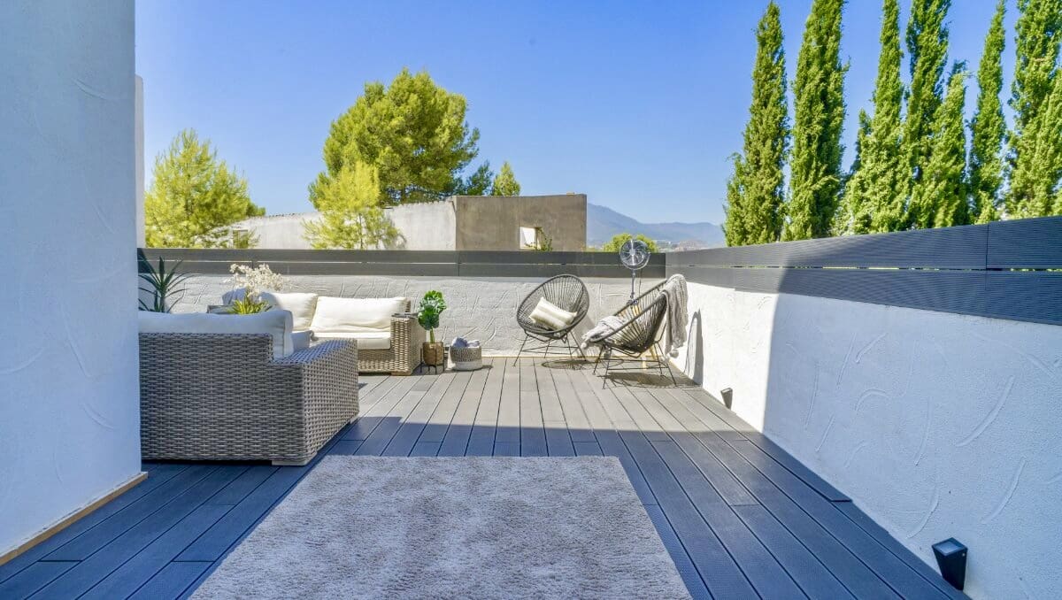 2 Zimmer Apartment zu verkaufen in Nueva Andalucia mit Pool - 449.950 € (Ref: 9816639)