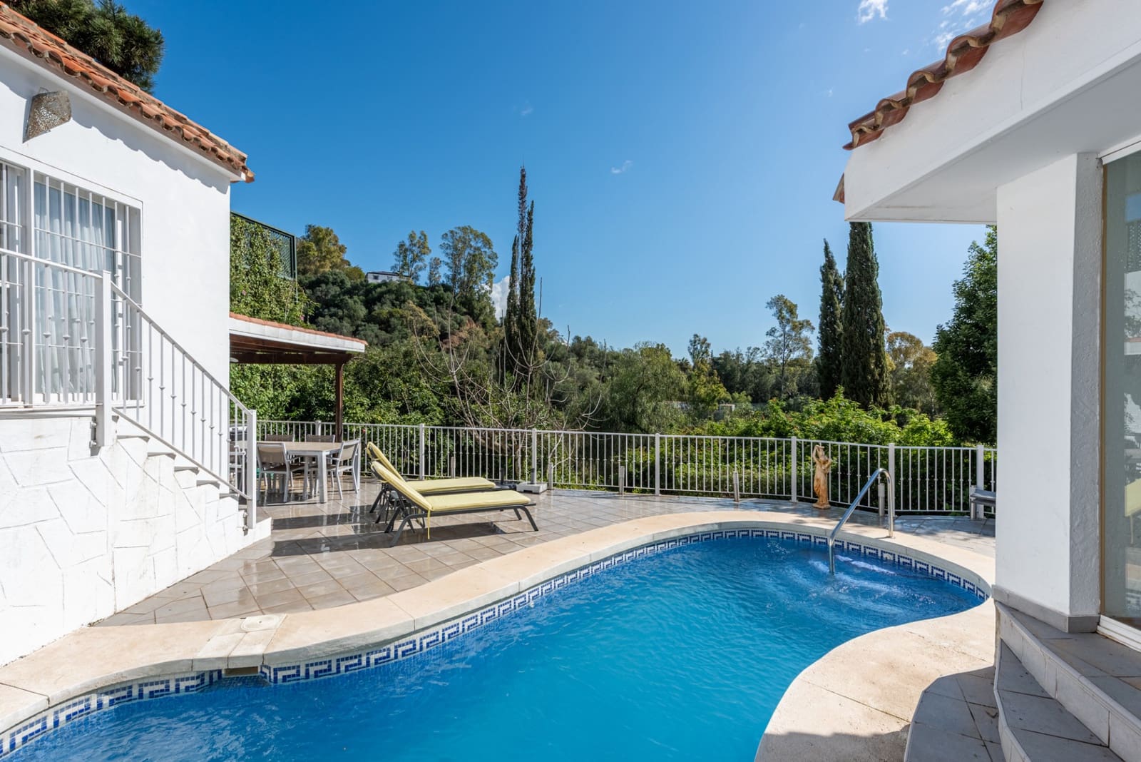 Chalet de 4 habitaciones en Benahavís en venta con piscina garaje - 1.150.000 € (Ref: 9823094)