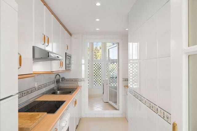 2 camera da letto Appartamento in vendita in Nueva Andalucia, Marbella con piscina garage - 595.000 € (Rif: 9825789)