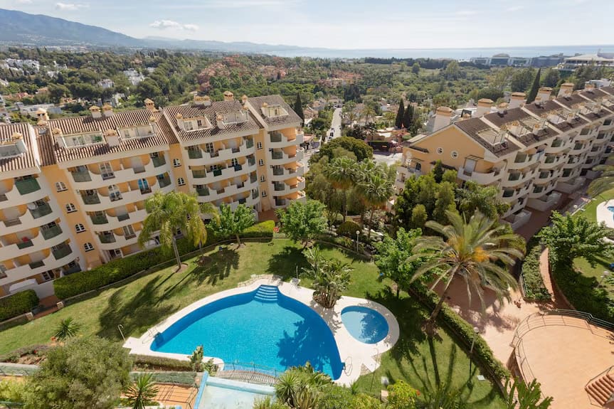 2 bedroom Apartment for sale in Nueva Andalucia with pool garage - € 595,000 (Ref: 9825789)