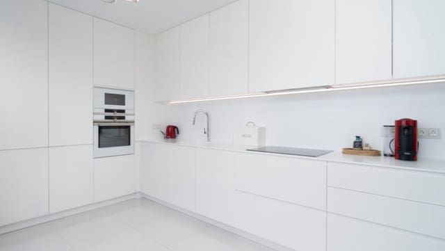 3 bedroom Penthouse for sale in El Paraiso, Estepona with pool garage - € 1,195,000 (Ref: 9826064)