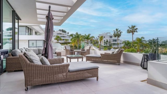 3 bedroom Penthouse for sale in El Paraiso, Estepona with pool garage - € 1,195,000 (Ref: 9826064)