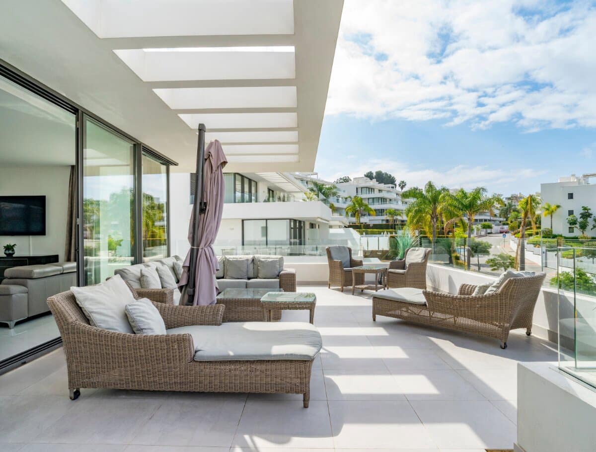 3 bedroom Penthouse for sale in El Paraiso with pool garage - € 1,195,000 (Ref: 9826064)