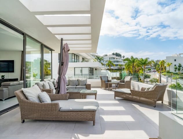 3 bedroom Penthouse for sale in El Paraiso, Estepona with pool garage - € 1,195,000 (Ref: 9826064)