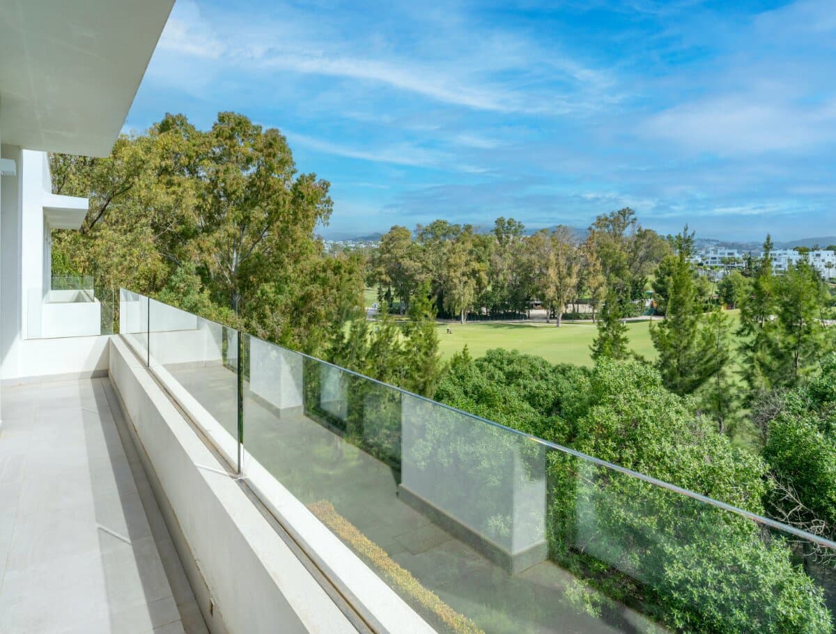 3 bedroom Penthouse for sale in El Paraiso with pool garage - € 1,195,000 (Ref: 9826064)
