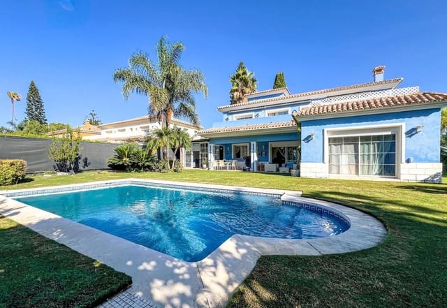 5 soveværelse Villa til salg i Guadalmina, Marbella med swimmingpool garage - € 2.195.000 (Ref: 9826807)