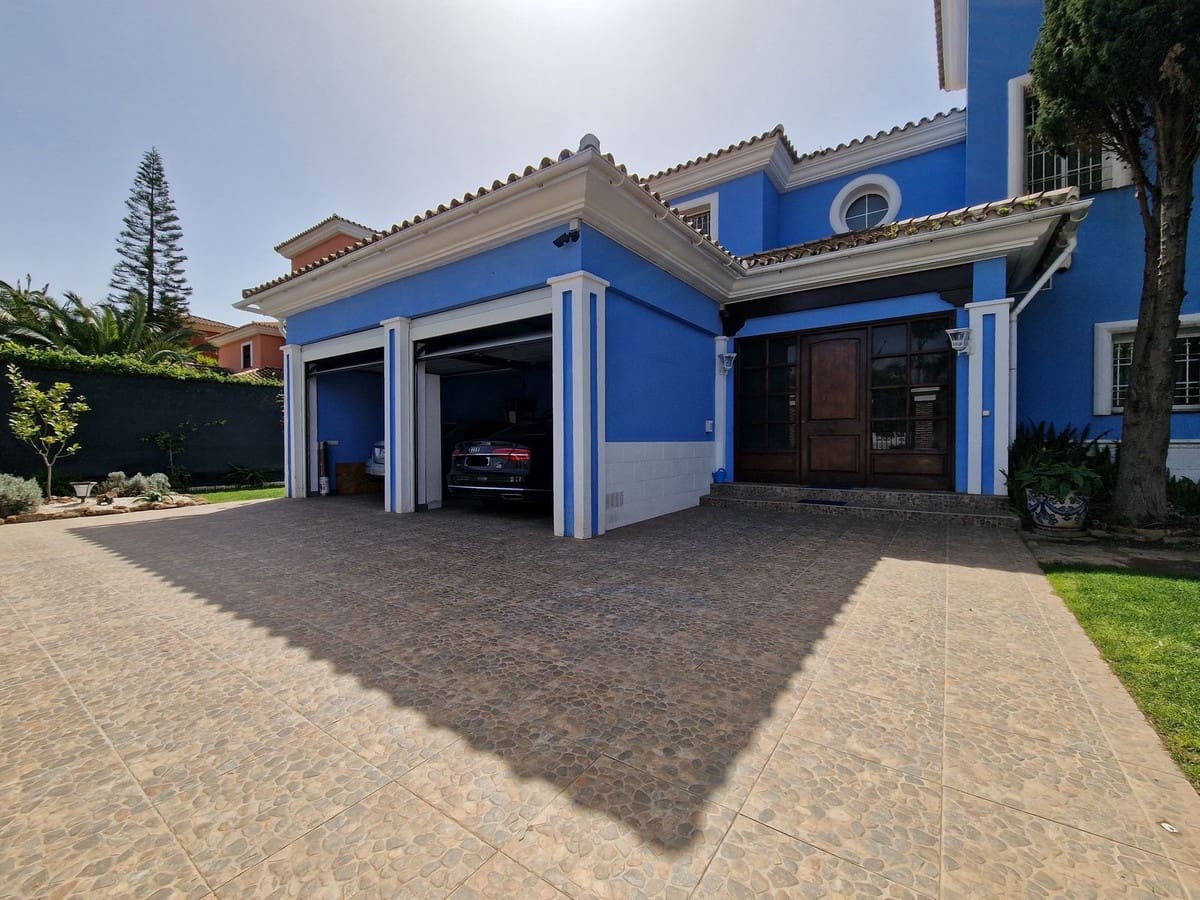 5 bedroom Villa for sale in Guadalmina with pool garage - € 2,195,000 (Ref: 9826807)