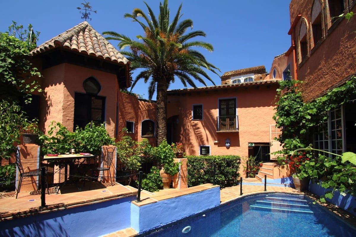 9 soveværelse Hotel til salg i Benahavis med swimmingpool - € 1.995.000 (Ref: 9826832)