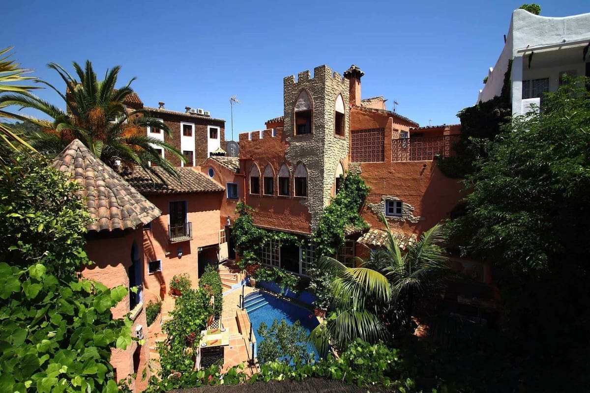 9 soveværelse Hotel til salg i Benahavis med swimmingpool - € 1.995.000 (Ref: 9826832)