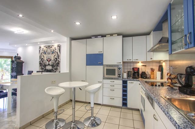 5 quarto Penthouse para venda em Elviria, Marbella com piscina - 990 000 € (Ref: 9833951)