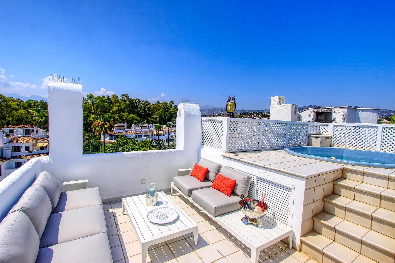 5 bedroom Penthouse for sale in Elviria with pool - € 990,000 (Ref: 9833951)