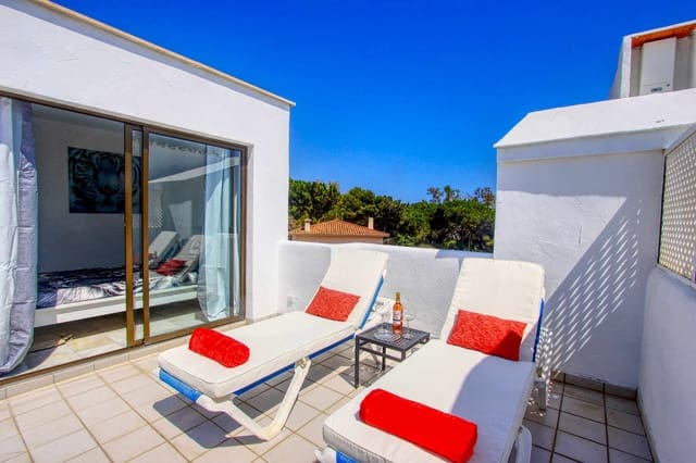 5 quarto Penthouse para venda em Elviria, Marbella com piscina - 990 000 € (Ref: 9833951)