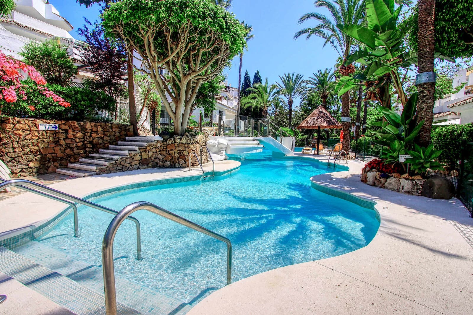 5 bedroom Penthouse for sale in Elviria with pool - € 990,000 (Ref: 9833951)