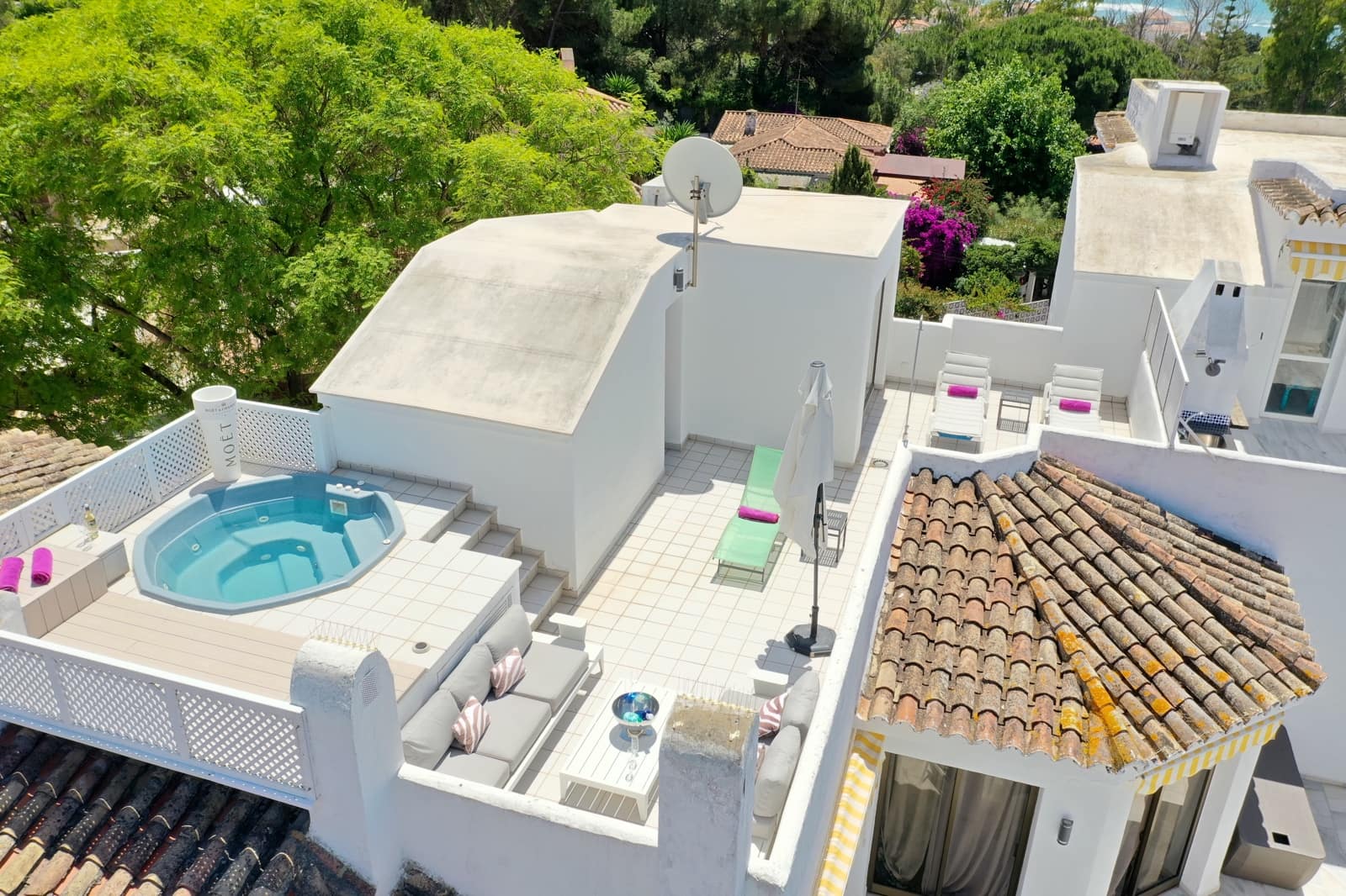 5 bedroom Penthouse for sale in Elviria with pool - € 990,000 (Ref: 9833951)