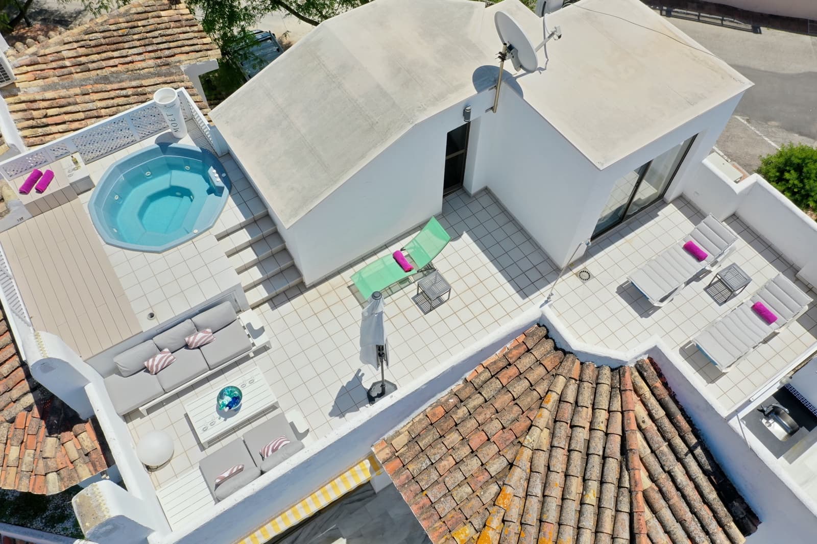 5 bedroom Penthouse for sale in Elviria with pool - € 990,000 (Ref: 9833951)