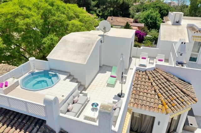 5 quarto Penthouse para venda em Elviria, Marbella com piscina - 990 000 € (Ref: 9833951)