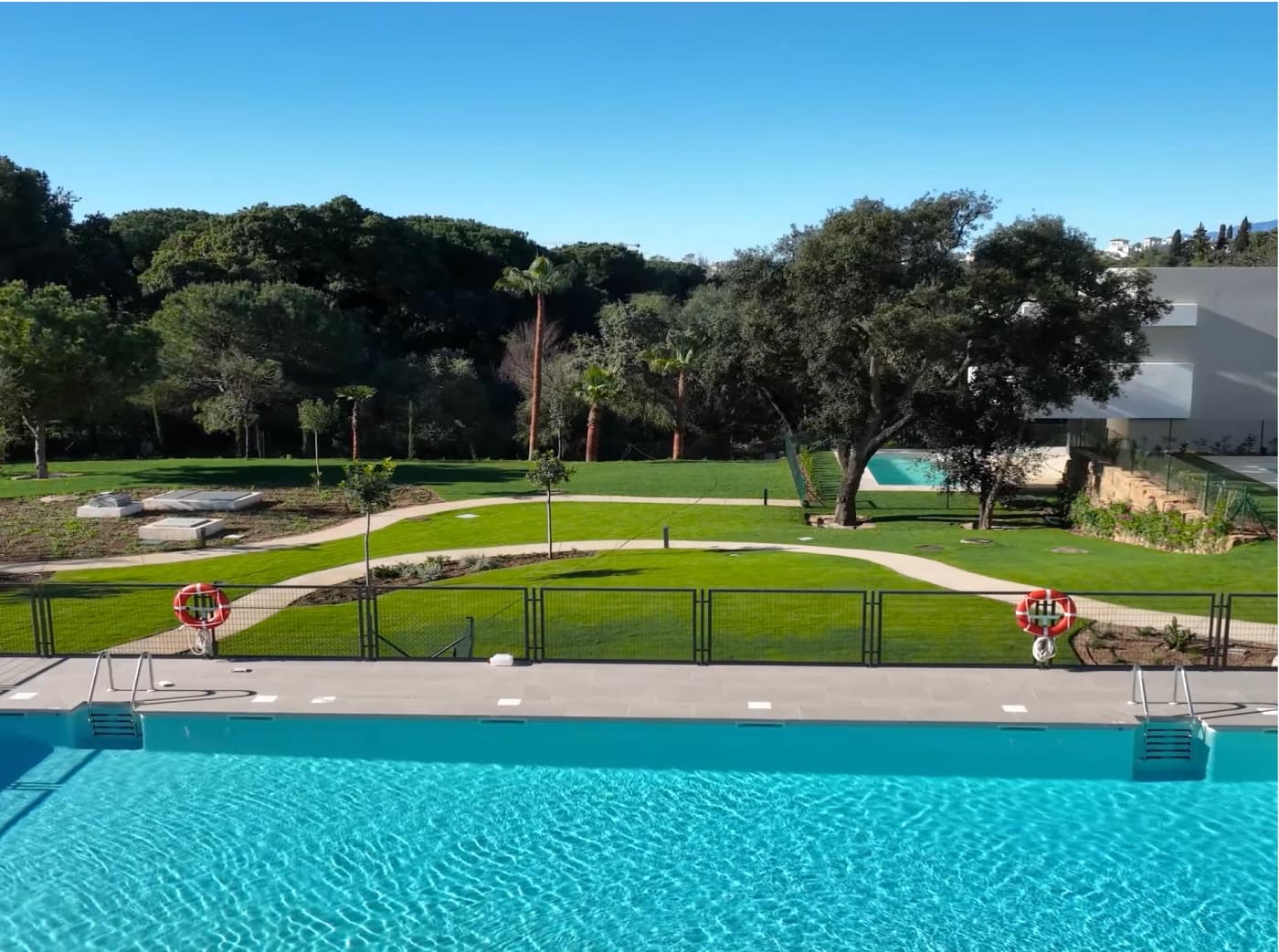 3 soveværelse Byhus til salg i Elviria med swimmingpool garage - € 1.700.000 (Ref: 9839845)