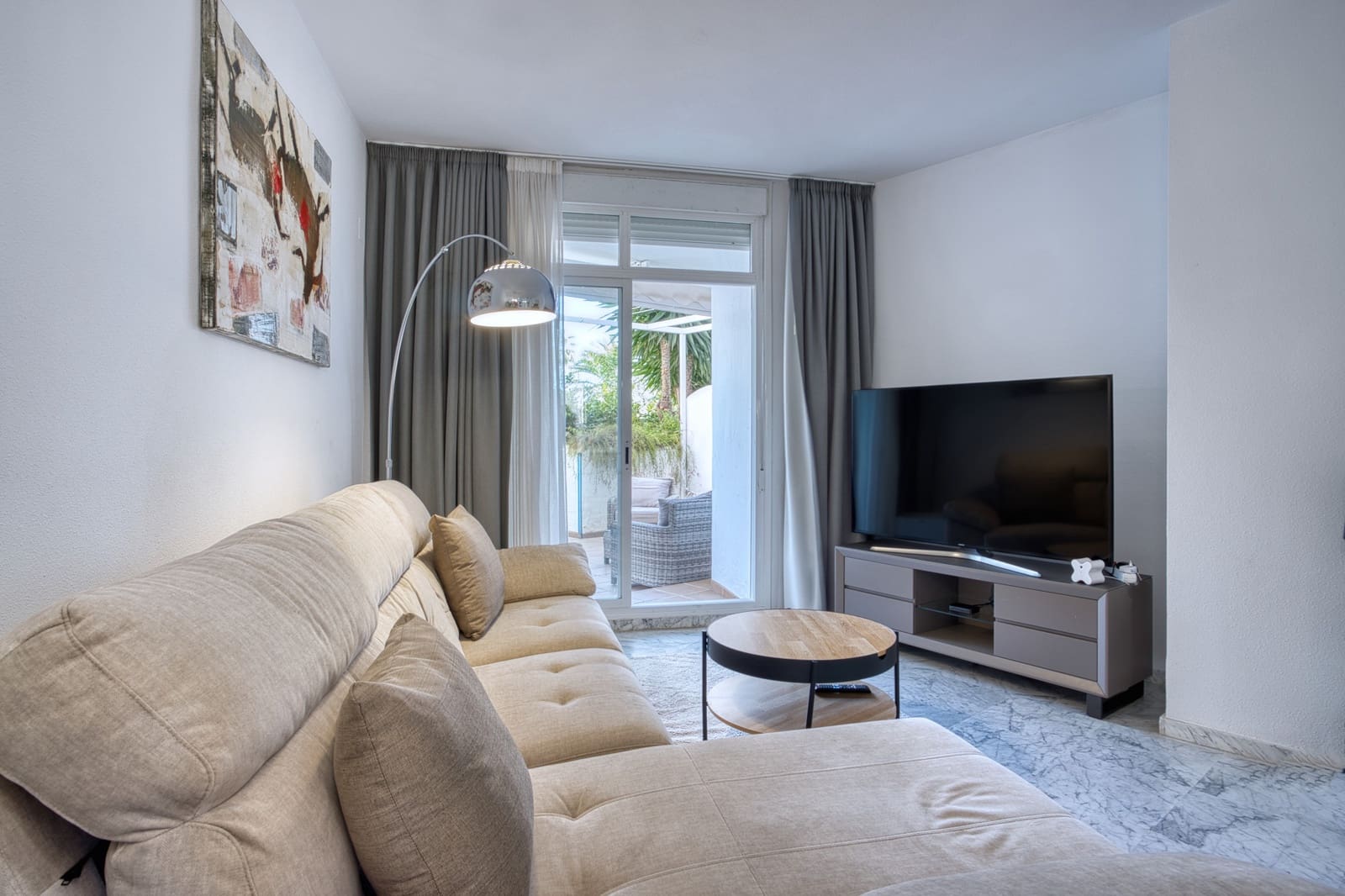 2 soverom Leilighet til salgs i Golden Mile med svømmebasseng garasje - € 695 000 (Ref: 9844049)