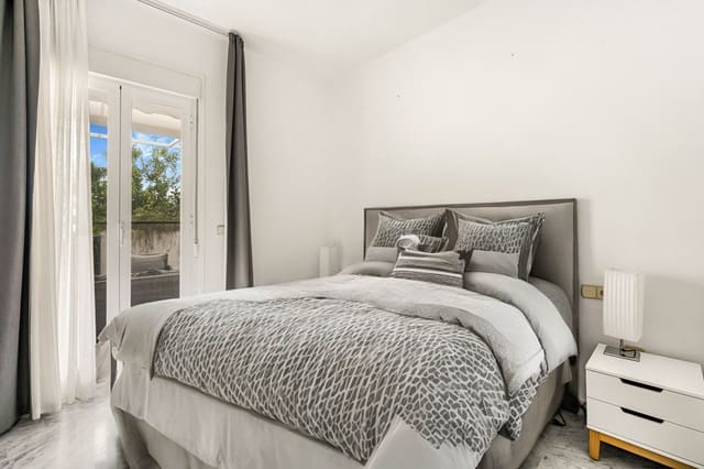 2 soverom Leilighet til salgs i Golden Mile, Marbella med svømmebasseng garasje - € 695 000 (Ref: 9844049)