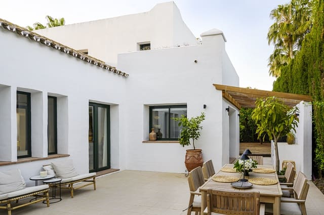 4 soverom Villa til salgs i El Paraiso, Estepona med svømmebasseng garasje - € 1 995 000 (Ref: 9844079)