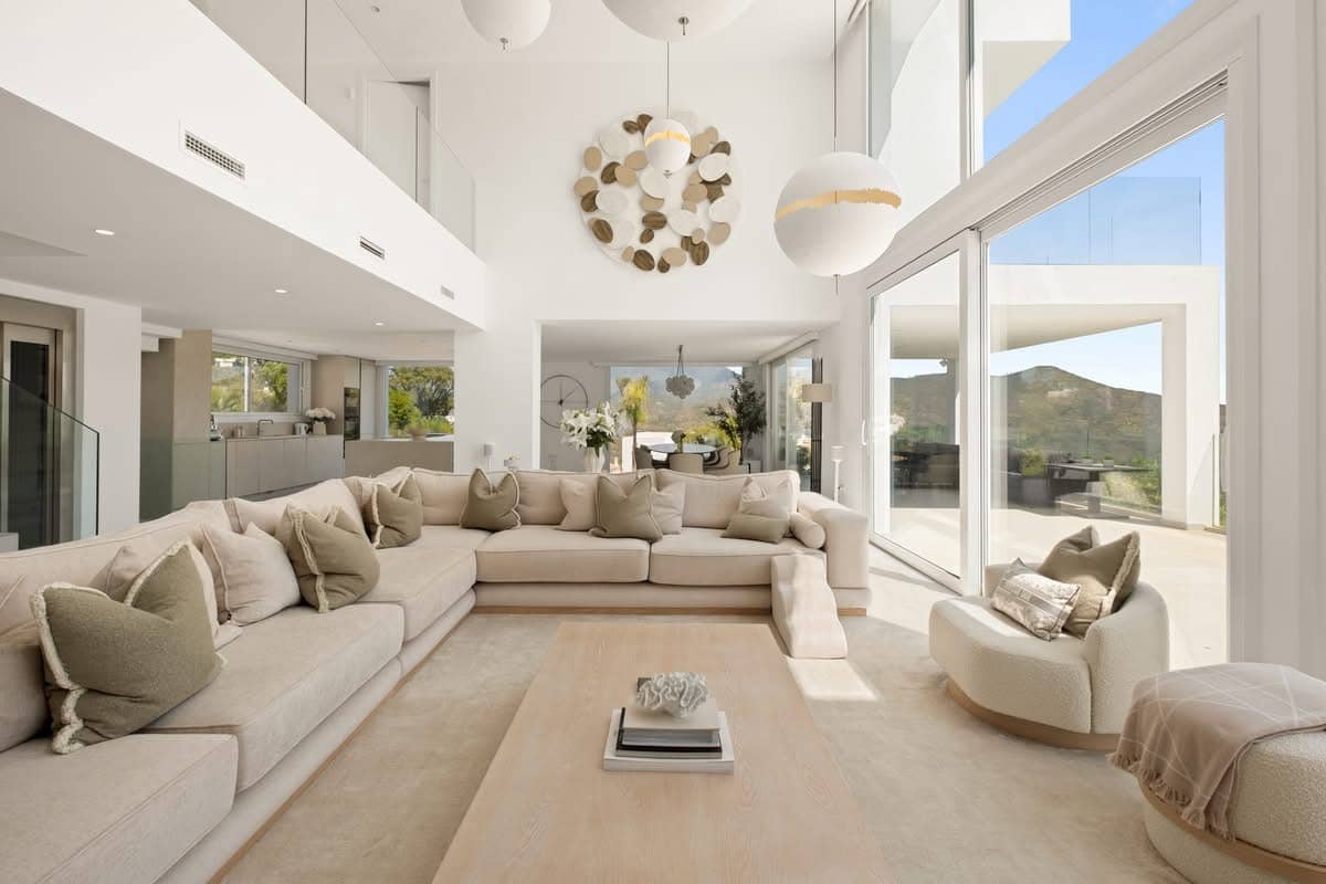 4 bedroom Villa for sale in La Mairena with pool garage - € 3,650,000 (Ref: 9849758)