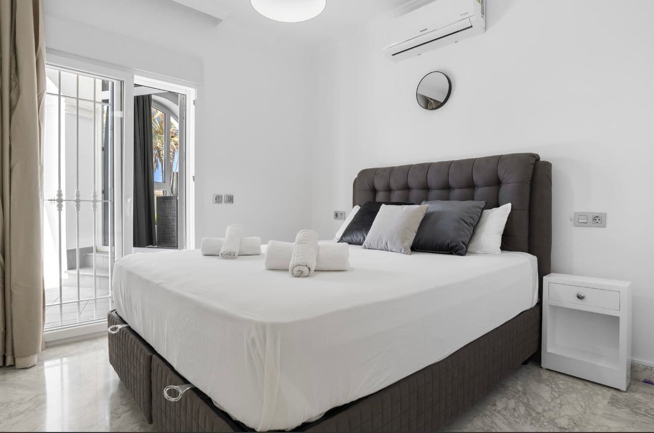 5 slaapkamer Villa te koop in Elviria met zwembad garage - € 2.200.000 (Ref: 9857784)