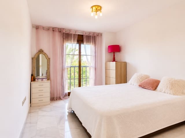4 Zimmer Apartment zu verkaufen in Atalaya-Isdabe, Estepona mit Pool Garage - 790.000 € (Ref: 9870375)
