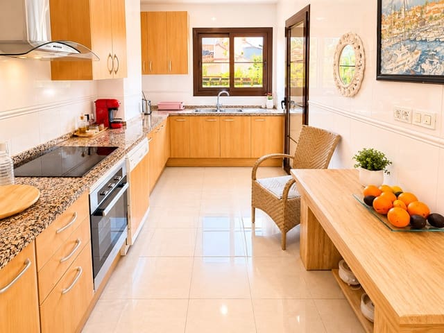 4 Zimmer Apartment zu verkaufen in Atalaya-Isdabe, Estepona mit Pool Garage - 790.000 € (Ref: 9870375)