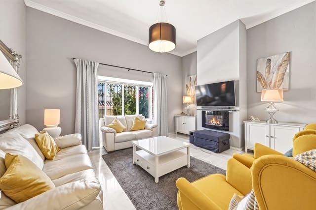 3 sypialnia Willa na sprzedaż w Bahía de Marbella, Marbella - 1 900 000 € (Ref: 9876861)