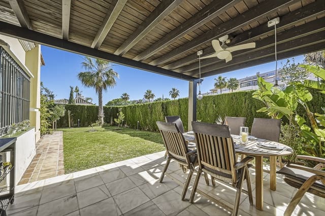 3 sypialnia Willa na sprzedaż w Bahía de Marbella, Marbella - 1 900 000 € (Ref: 9876861)