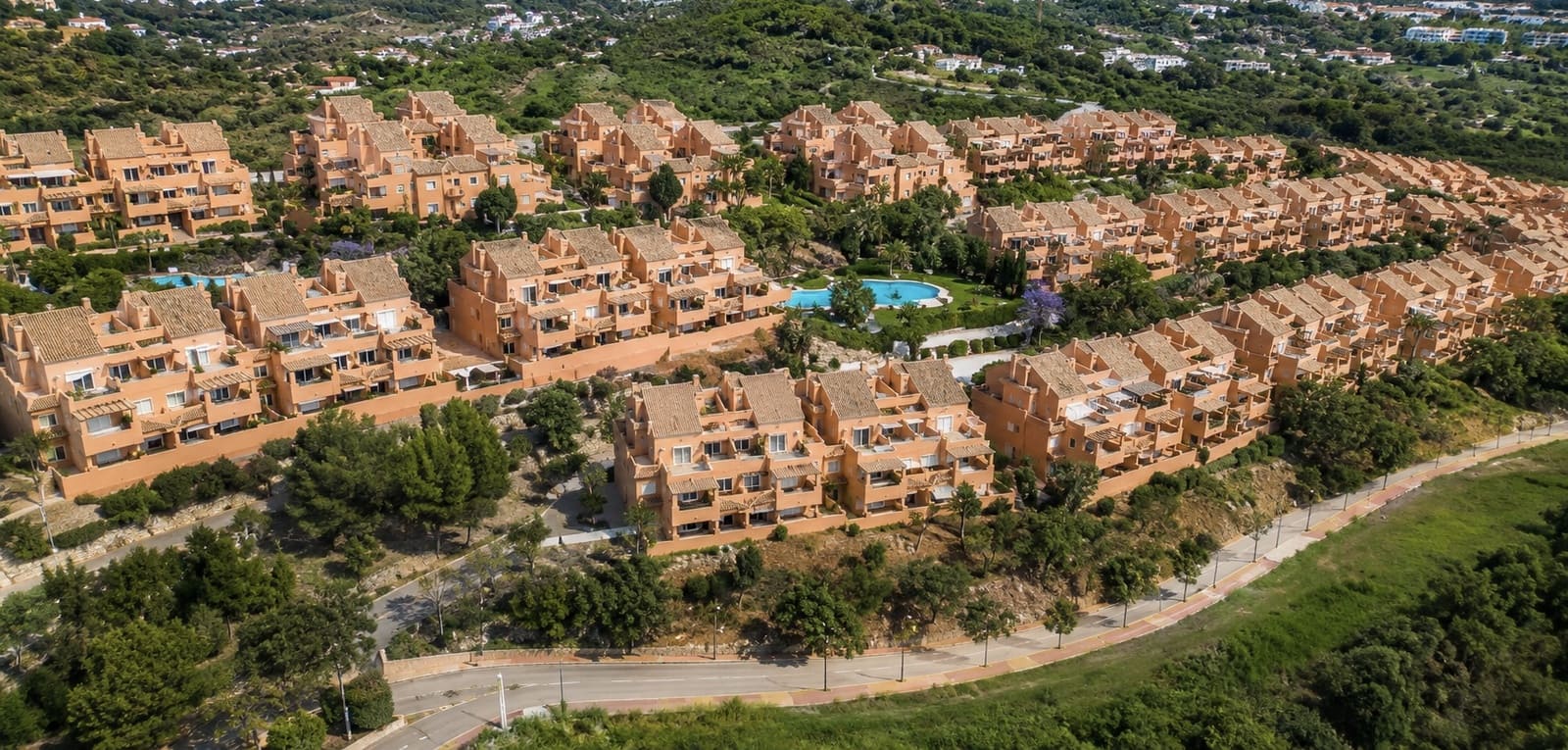 3 quarto Apartamento para arrendar em Elviria com piscina garagem - 2 800 € (Ref: 9882183)