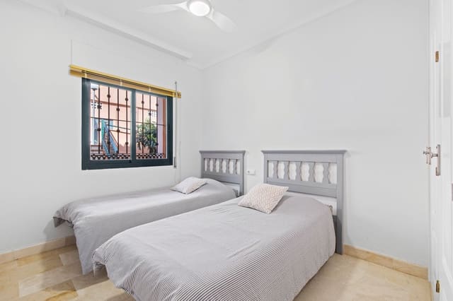2 soverom Leilighet til salgs i Elviria, Marbella med garasje - € 385 000 (Ref: 9882184)