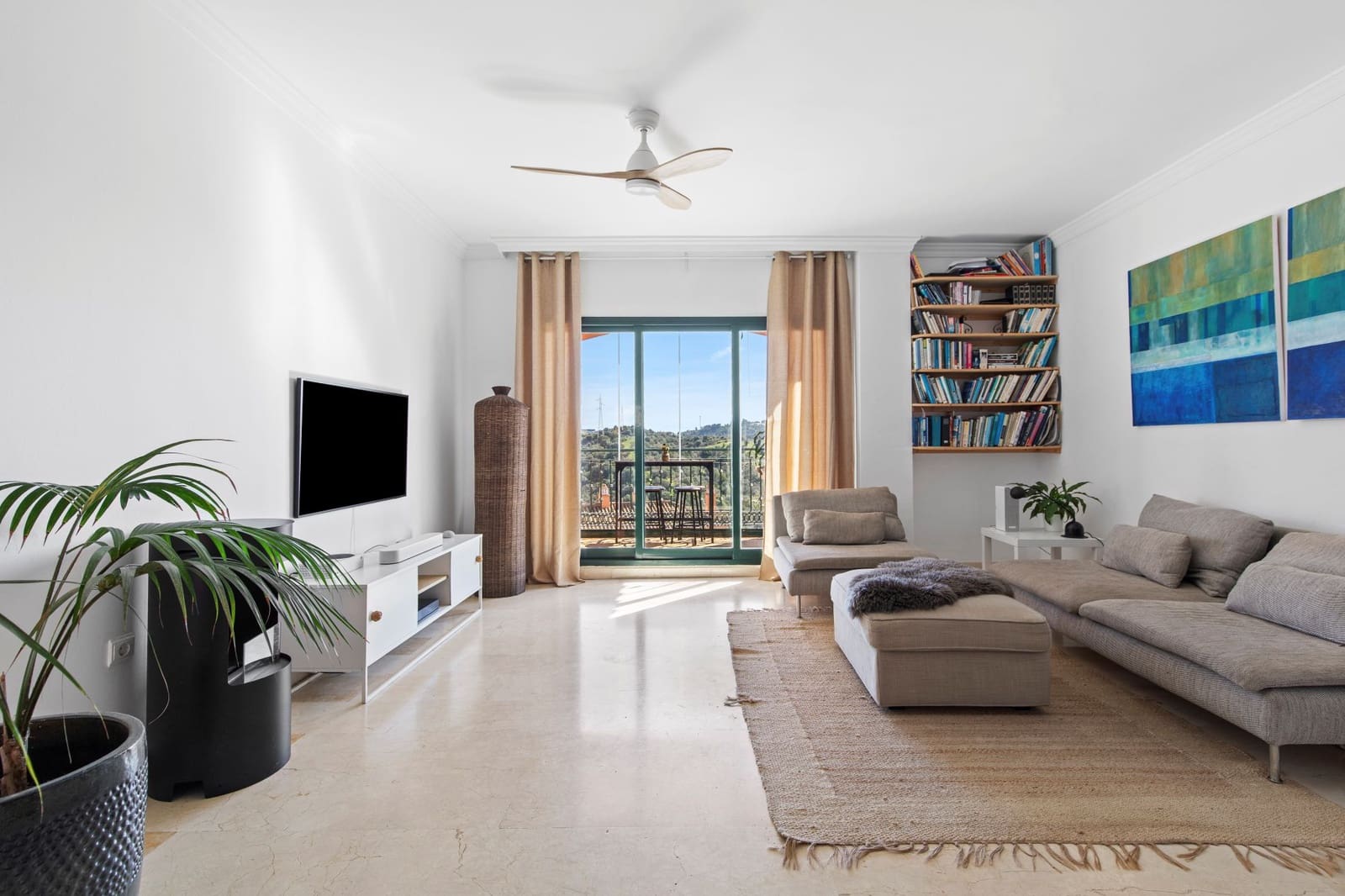 2 bedroom Apartment for sale in Elviria with garage - € 385,000 (Ref: 9882184)