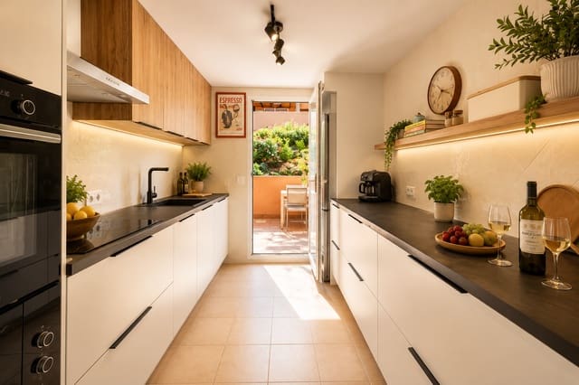 2 soveværelse Lejlighed til salg i Elviria, Marbella med swimmingpool garage - € 395.000 (Ref: 9889568)